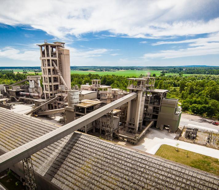 Franciaország  Vicat cementgyár  45 tonna